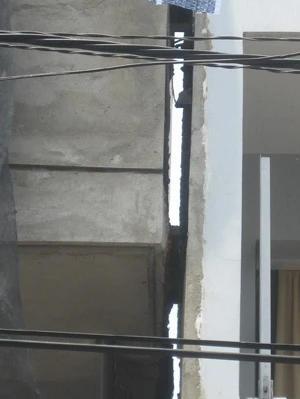 TP.HCM: Nhà đang xây bị nghiêng, tám hộ dân phải di dời ảnh 2