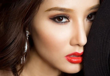 Diễm My khoe chân dài gợi cảm ảnh 4