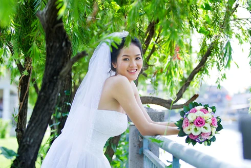 Phan Thị Lý bất ngờ lên xe hoa ảnh 3