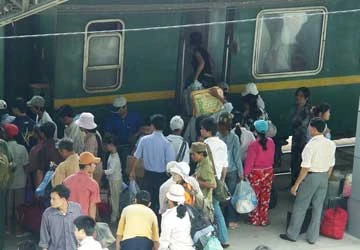 Hết độc quyền bán thức ăn trên tàu ảnh 1