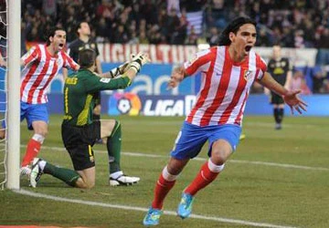 Người hùng chung kết Europa League sắp được rao bán ảnh 1