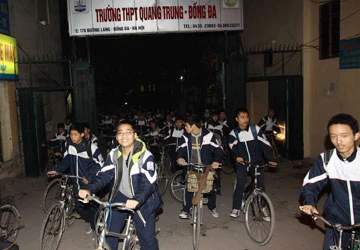 Sẽ lùi giờ học cấp THPT xuống 18 giờ ảnh 1