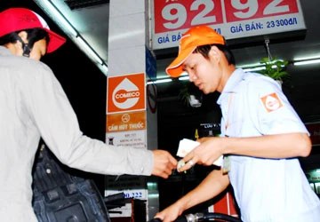 Xăng giảm giá 500 đồng/lít ảnh 1 Xăng giảm giá 500 đồng/lít ảnh 1