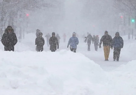 Nhiều bang Đông Bắc Mỹ vẫn chìm trong bão tuyết ảnh 1