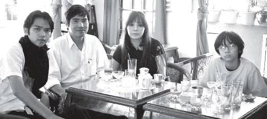 Gia đình nghệ sĩ Quốc Dũng - Bảo Yến trong một chuyến đi nghỉ ở Đà Lạt