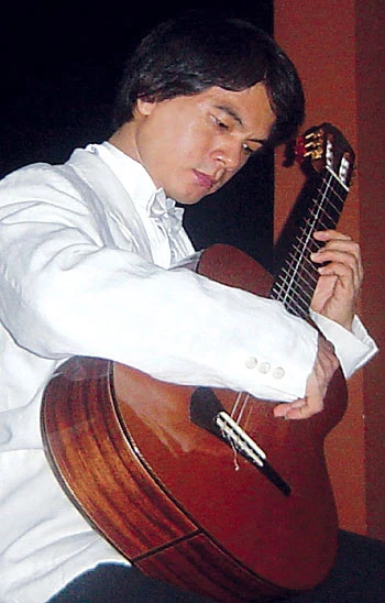 ‘Hoàng tử guitar’ Dương Kim Dũng nhận cát xê kỷ lục ảnh 1