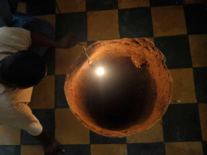 “Hố tử thần” đáng sợ sụp dưới... giường ngủ ảnh 1