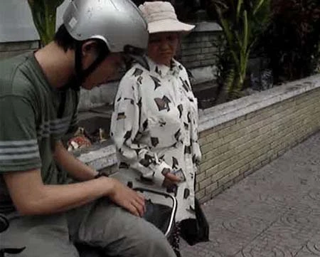 Những chiêu "xin đểu" ở Sài Gòn ảnh 3