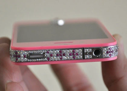 iPhone 4 màu hồng đính ruby của hotgirl Sài Gòn ảnh 4