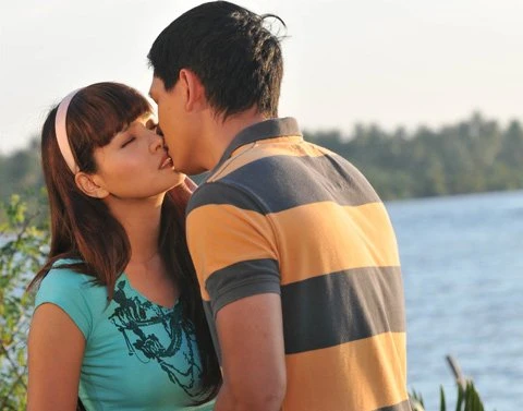 Vũ Thu Phương hôn nồng cháy Bình Minh ảnh 1