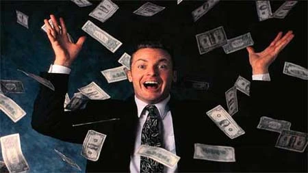 Bị còng tay vì vãi tiền bừa bãi trên đường ảnh 1