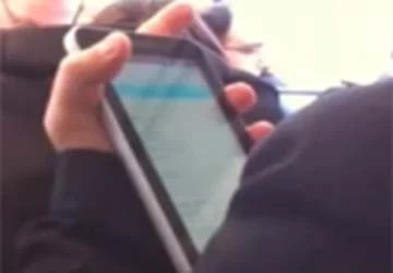 Máy tính bảng của Samsung lộ diện trên tàu điện ảnh 1