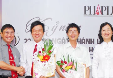 Trao giải Cây bút xuất sắc cho PV Minh Cường và Nguyễn Đức ảnh 1 Trao giải Cây bút xuất sắc cho PV Minh Cường và Nguyễn Đức ảnh 1