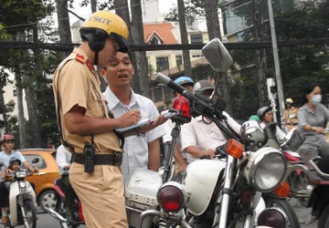 Nộp phạt vi phạm giao thông quá khó! ảnh 1