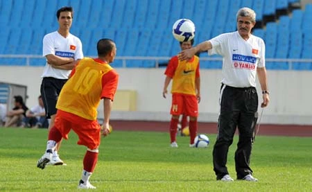 Chùm ảnh: Ngày làm việc cật lực của thầy Tô ảnh 5