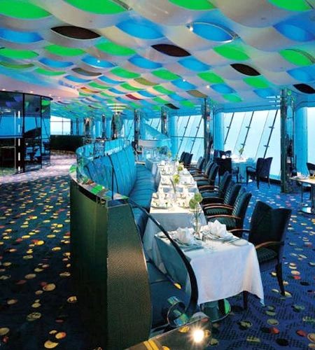 Vào trong tháp Dubai chọc trời vừa bị sét đánh ảnh 4