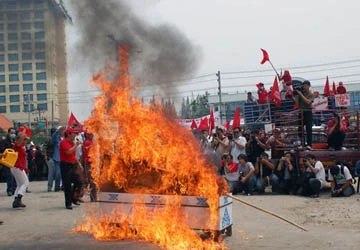 Đại biểu tình đe dọa nền kinh tế Thái Lan ảnh 1