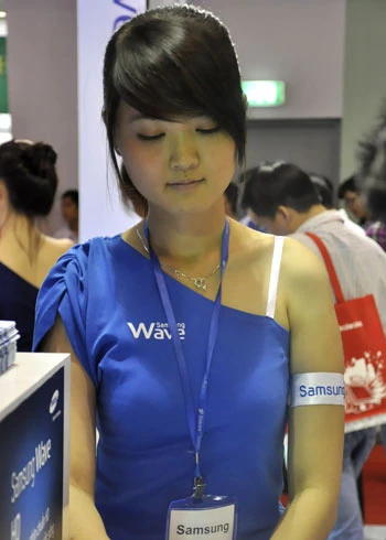 Mỹ nhân khoe sắc tại triển lãm CNTT ảnh 4 Mỹ nhân khoe sắc tại triển lãm CNTT ảnh 4