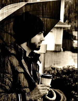 Lộ diện chàng trai bị trục xuất vì... quá đẹp ảnh 7