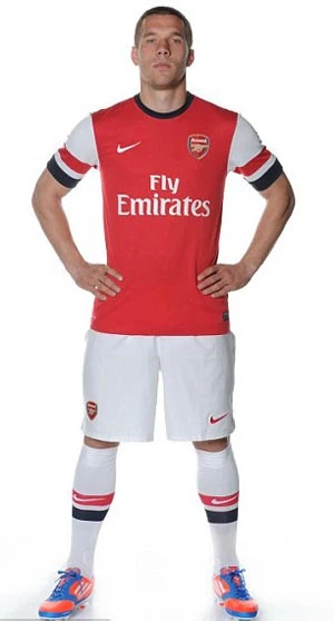 Podolski chính thức khoác lên mình áo đấu Arsenal ảnh 2 Podolski chính thức khoác lên mình áo đấu Arsenal ảnh 2