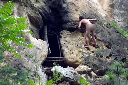 "Người rừng" sống 20 năm trong hang ảnh 1