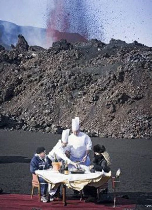 Ăn tối cạnh núi lửa phun trào ảnh 2