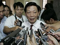 Chủ tịch UBND TP Hà Nội Nguyễn Thế Thảo trao đổi với báo chí - Ảnh: Cù Zap