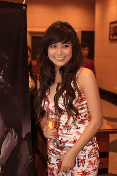 Cận cảnh Hoàng Thùy Linh ngày “sinh con đầu lòng” ảnh 2