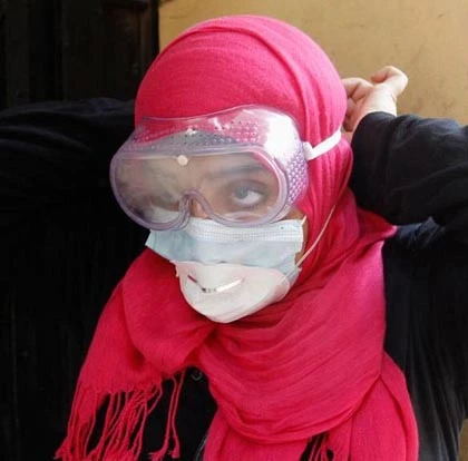 Những dụng cụ tự vệ sáng tạo của người biểu tình Cairo ảnh 4