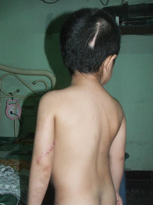 Vụ cháu bé 4 tuổi bị nhốt trong thang máy: Phụ huynh chia sẻ với cháu và nhà trường ảnh 1