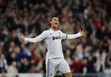 Ronaldo xô đổ kỷ lục của huyền thoại Puskas ảnh 1