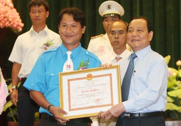 Học Bác thường xuyên từ những việc hằng ngày ảnh 1