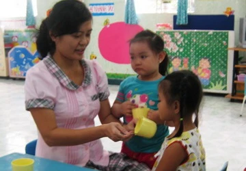 Những người làm "dâu không họ" ở trường học ảnh 1