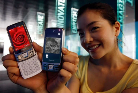 Điện thoại với camera hồng ngoại xuyên màn đêm ảnh 3