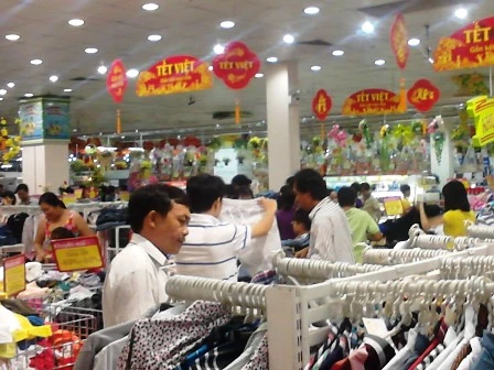 Chen chân "vét" hàng ở siêu thị, chợ lẻ ảnh 2