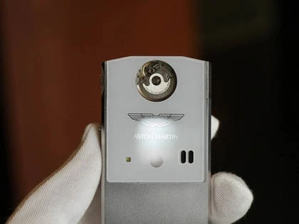 Bộ đôi điện thoại Mobiado Aston Martin One 77 giá khủng về TP.HCM ảnh 8