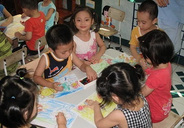 Trường mầm non bận rộn “giữ chân” trẻ ảnh 1