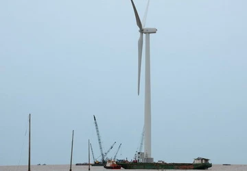 Bạc Liêu lắp 2 tuôcbin điện gió trên biển đầu tiên ảnh 1
