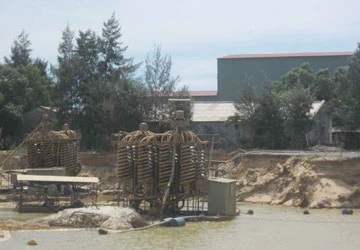 Hiểm họa phóng xạ từ “cơn lốc vàng đen” ảnh 1