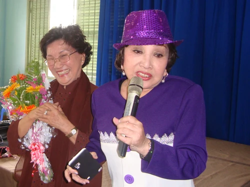 Nghệ sĩ Hồng Nga mang “live show” đến người tàn tật ảnh 2