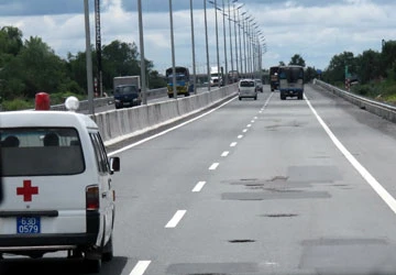 “Chất lượng đường cao tốc Trung Lương quá tệ” ảnh 1