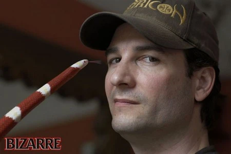 Người đàn ông “nghiện” tiêm nọc độc rắn vào người ảnh 5