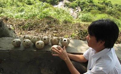 Đào móng tường phát hiện hố chôn gốm sứ cổ độc đáo ảnh 1