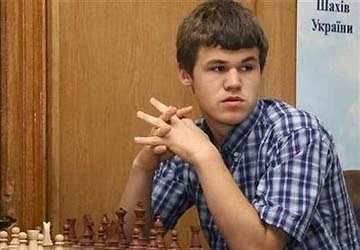 Thần đồng cờ vua tuổi teen giành vị trí số một thế giới ảnh 1