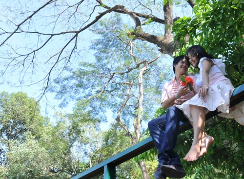 Phùng Ngọc Huy tình tứ bên Tú Vi ảnh 8