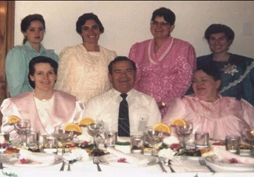 Tôi phải cưới ông già 50 tuổi ảnh 1