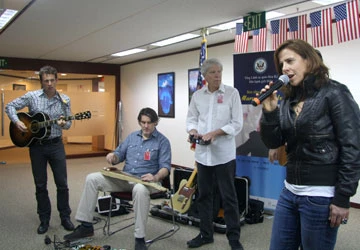 Mary McBride hát cho người bất hạnh ảnh 1