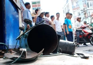 Ra ngõ gặp “bom hơi” ảnh 1