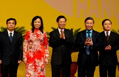 Một số lãnh đạo UBND Hà Nội ra mắt sáng 4/8. Ảnh Hoàng Hà. Một số lãnh đạo UBND Hà Nội ra mắt sáng 4/8. Ảnh Hoàng Hà.