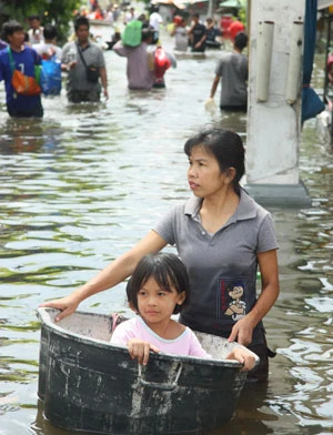 Tại sao Bangkok bị ngập nặng - Bài 1: Bất hợp lý từ chuyện xả lũ ảnh 3